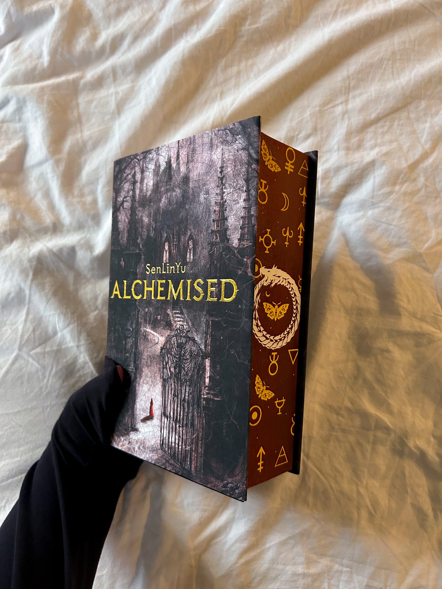 Alchemised by SenLinYu with sprayed edges