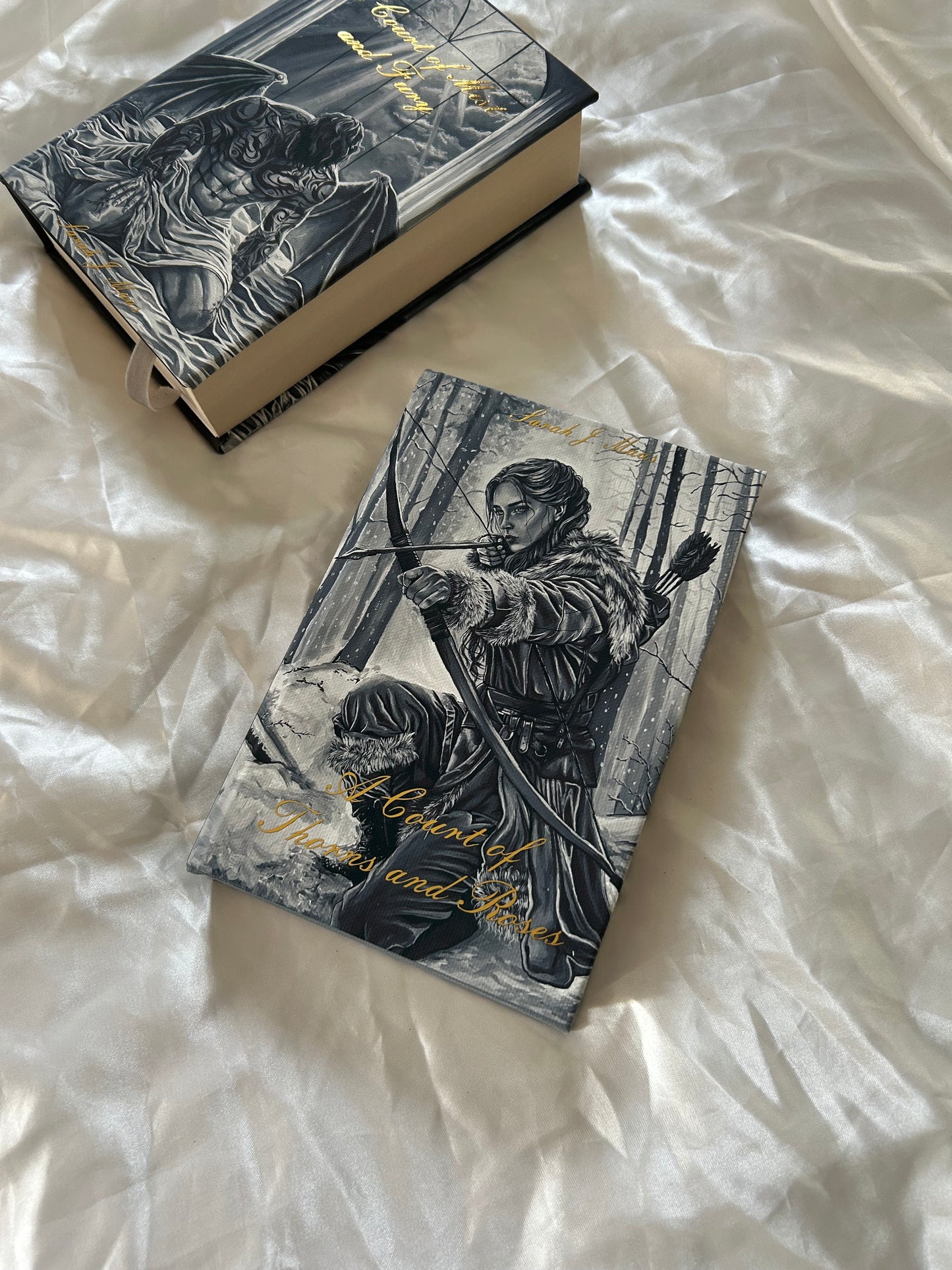 A Court of Thorns and Roses artwork rebind pre-order