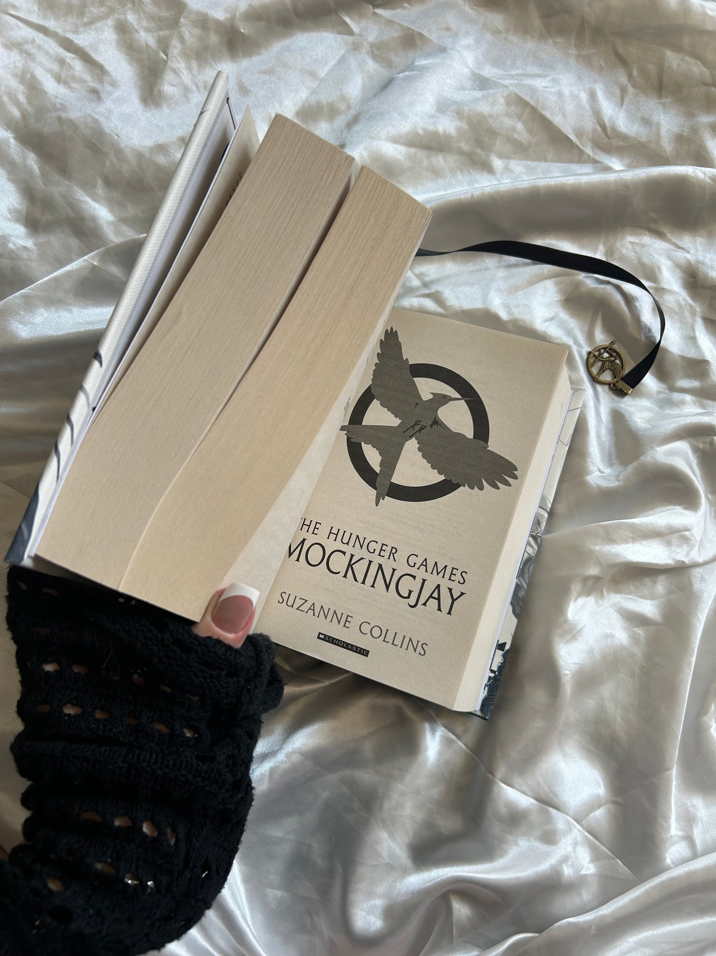 LIMITED EDITION : The Hunger Games Omnibus artwork rebind - only 5 available. Pre-order.