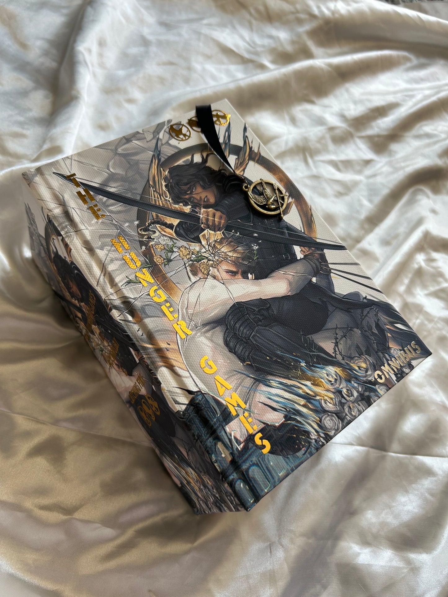 LIMITED EDITION : The Hunger Games Omnibus artwork rebind - only 5 available. Pre-order.
