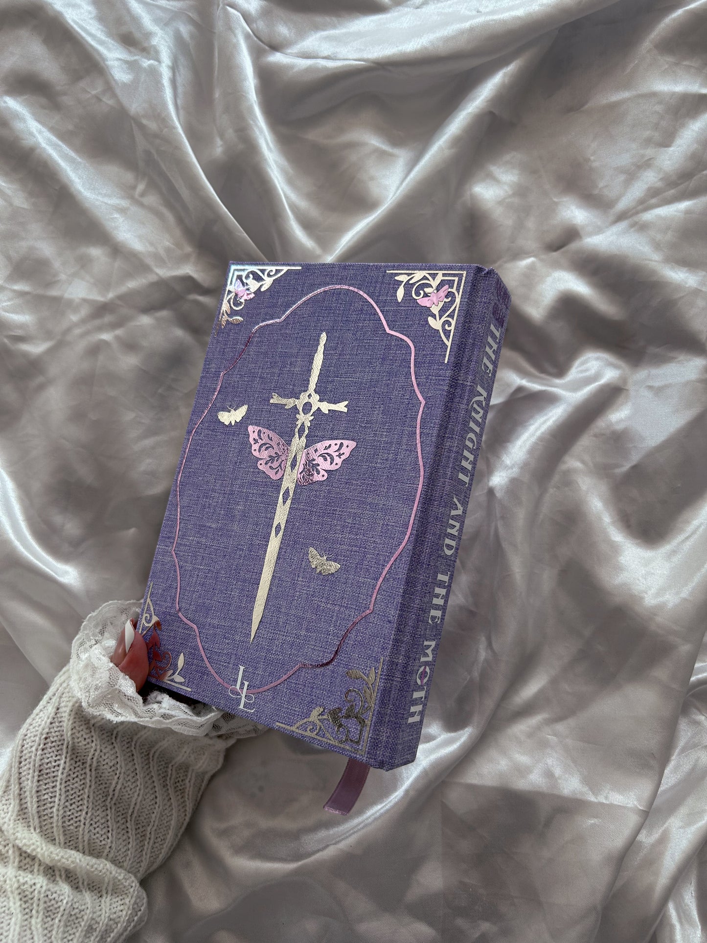 LIMITED : The Knight and The Moth artwork rebind with printed edges pre-order