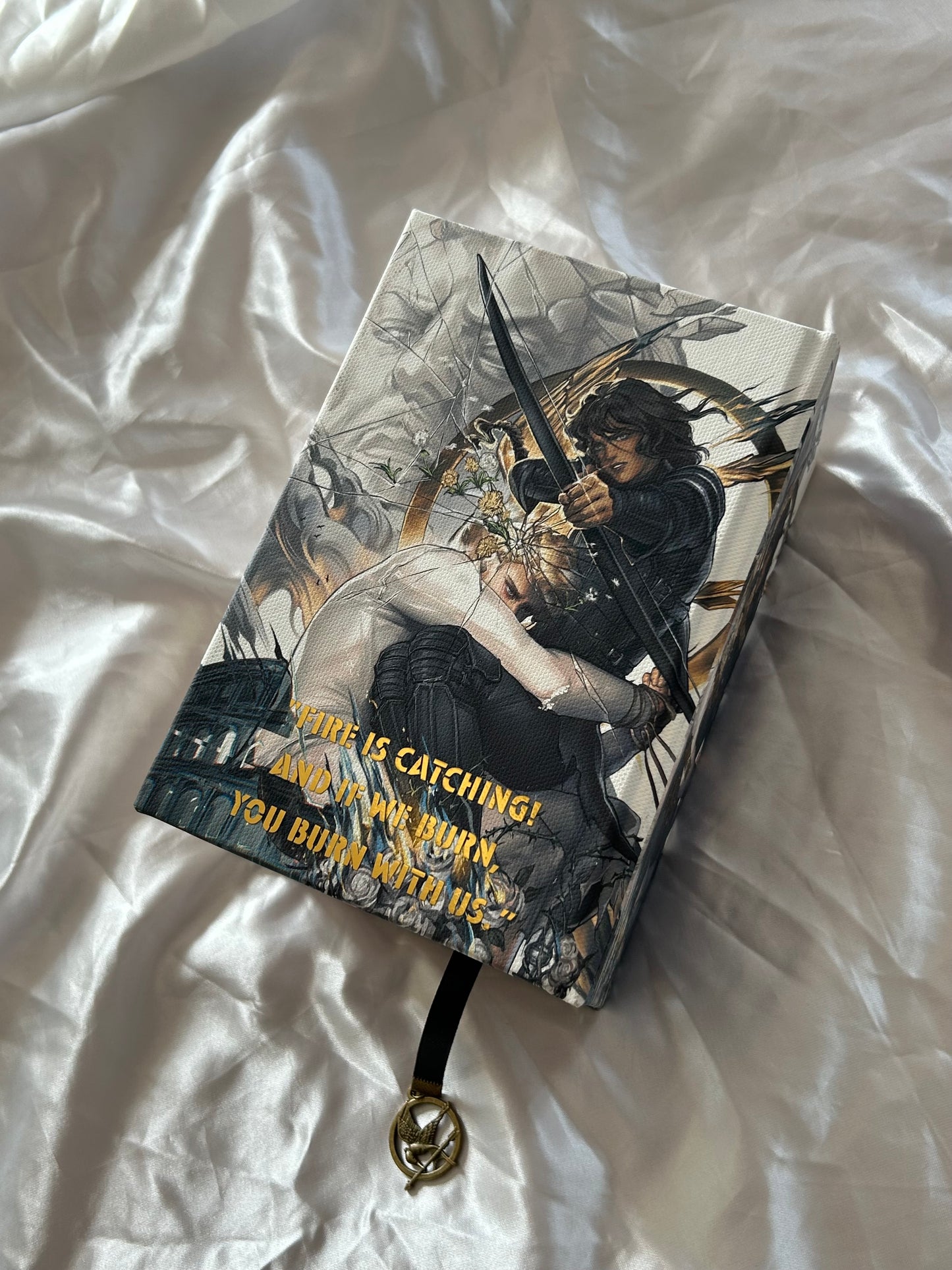 LIMITED EDITION : The Hunger Games Omnibus artwork rebind - only 5 available. Pre-order.